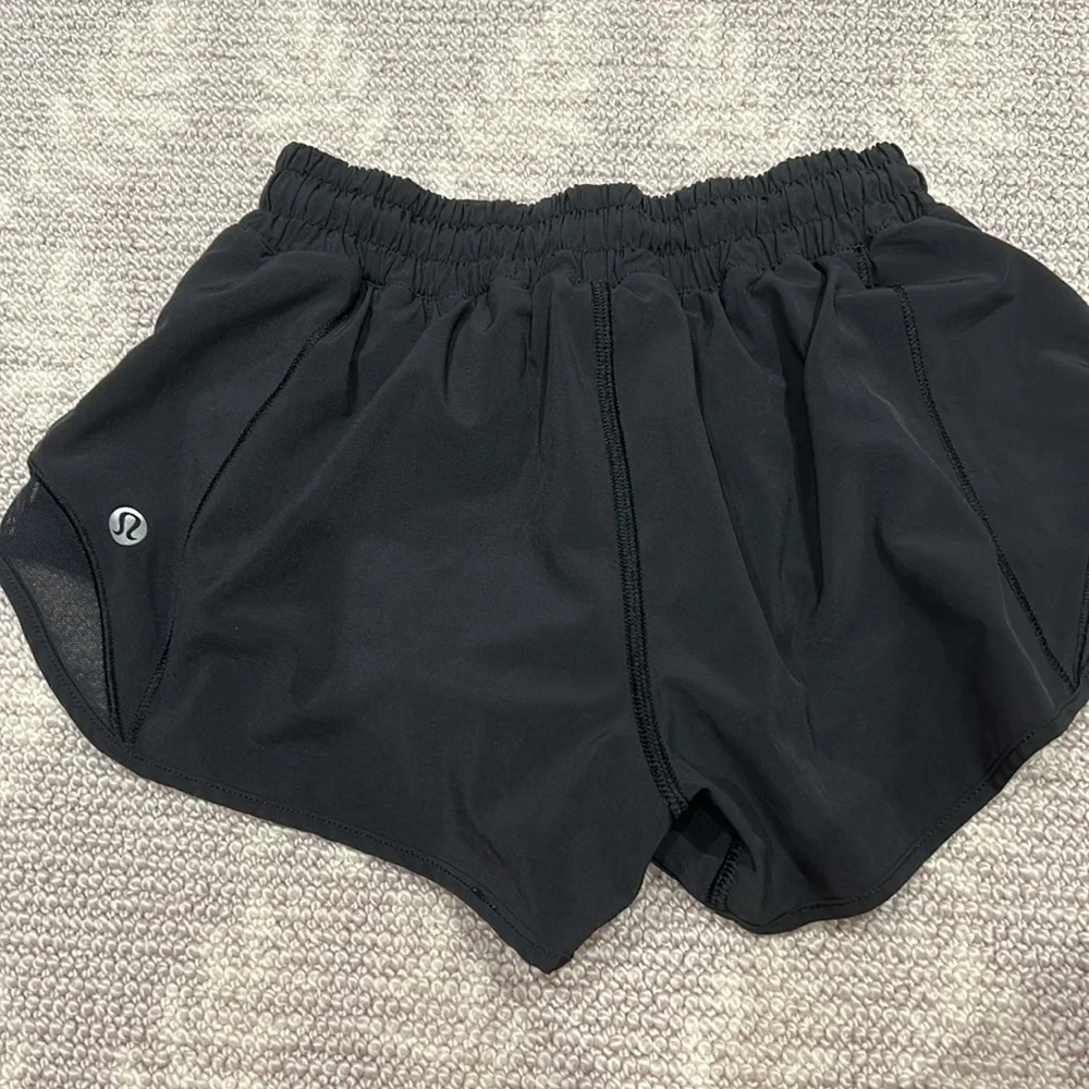 Lululemon Hotty Hot Low-Rise Lined Short 2.5" - Picture 3 of 3